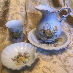 Royal Crown Toiletry or Bath Set Yellow Rose